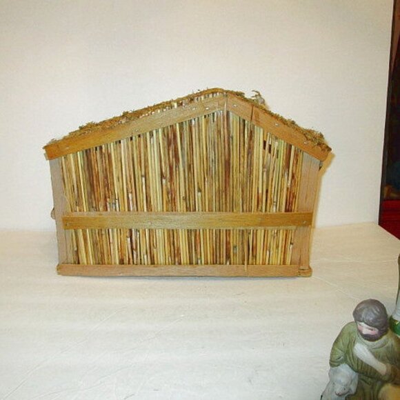 16” Wood CRECHE Stable NATIVITY SET With 9 PORCELAIN Figures JESUS Animals VTG - Picture 9 of 12